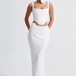 Chic White Floral Maxi Dress